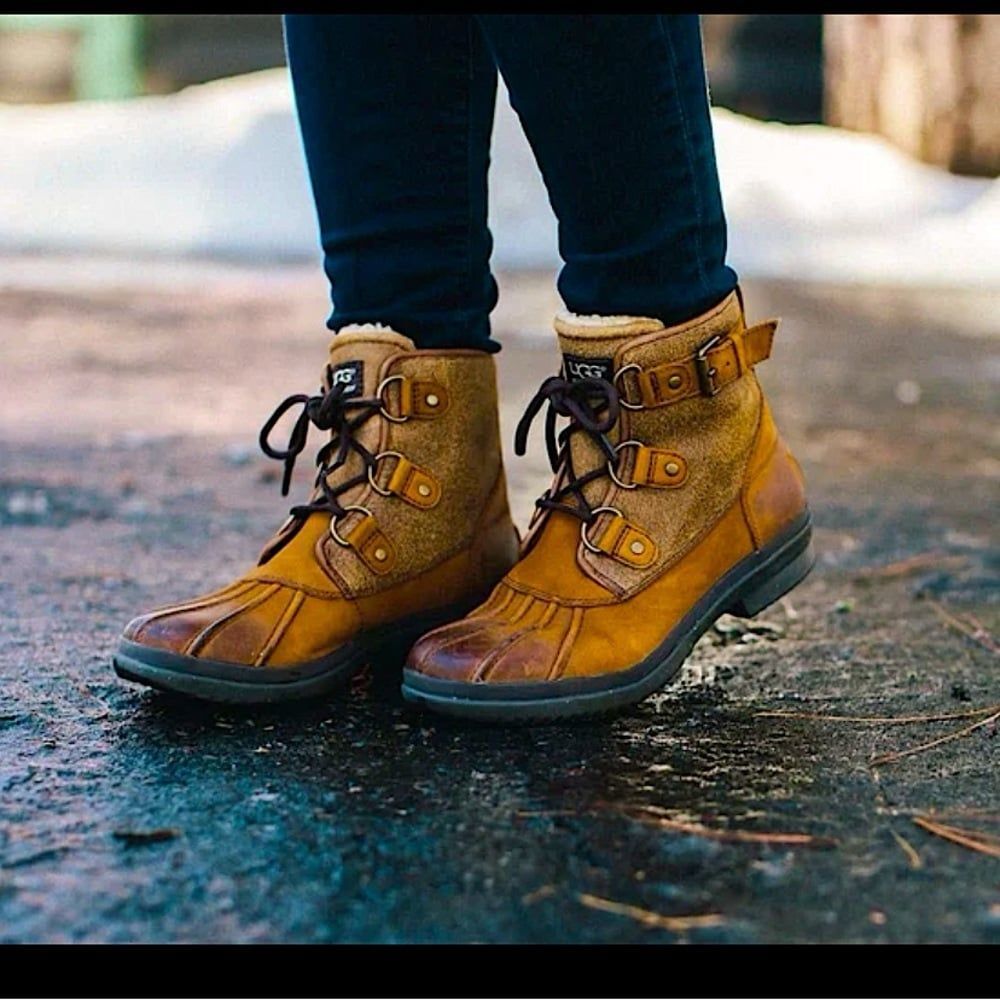 UGG Cecile Waterproof Duck Ankle Boots Lace Up Buckle Fur Lined Women's Size 9
